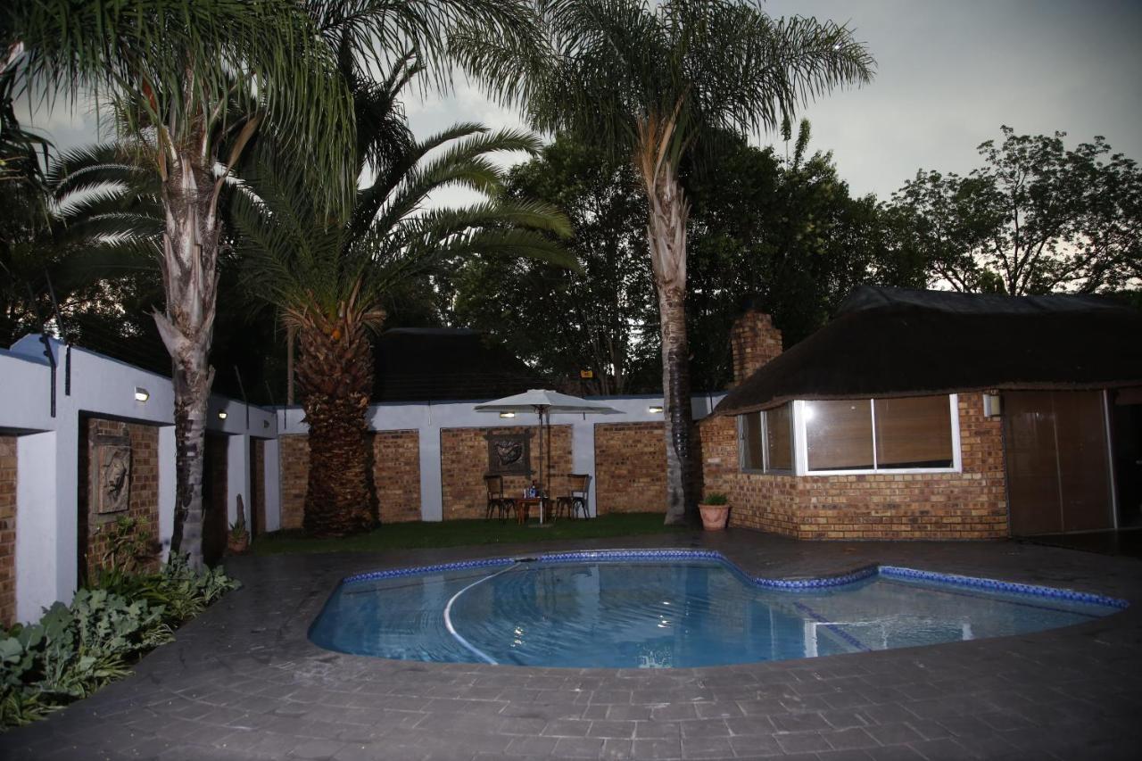 Travetel OR Tambo Airport Kempton Park Exterior foto