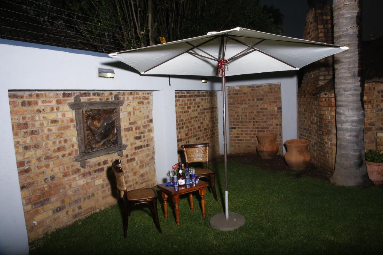 Travetel OR Tambo Airport Kempton Park Exterior foto
